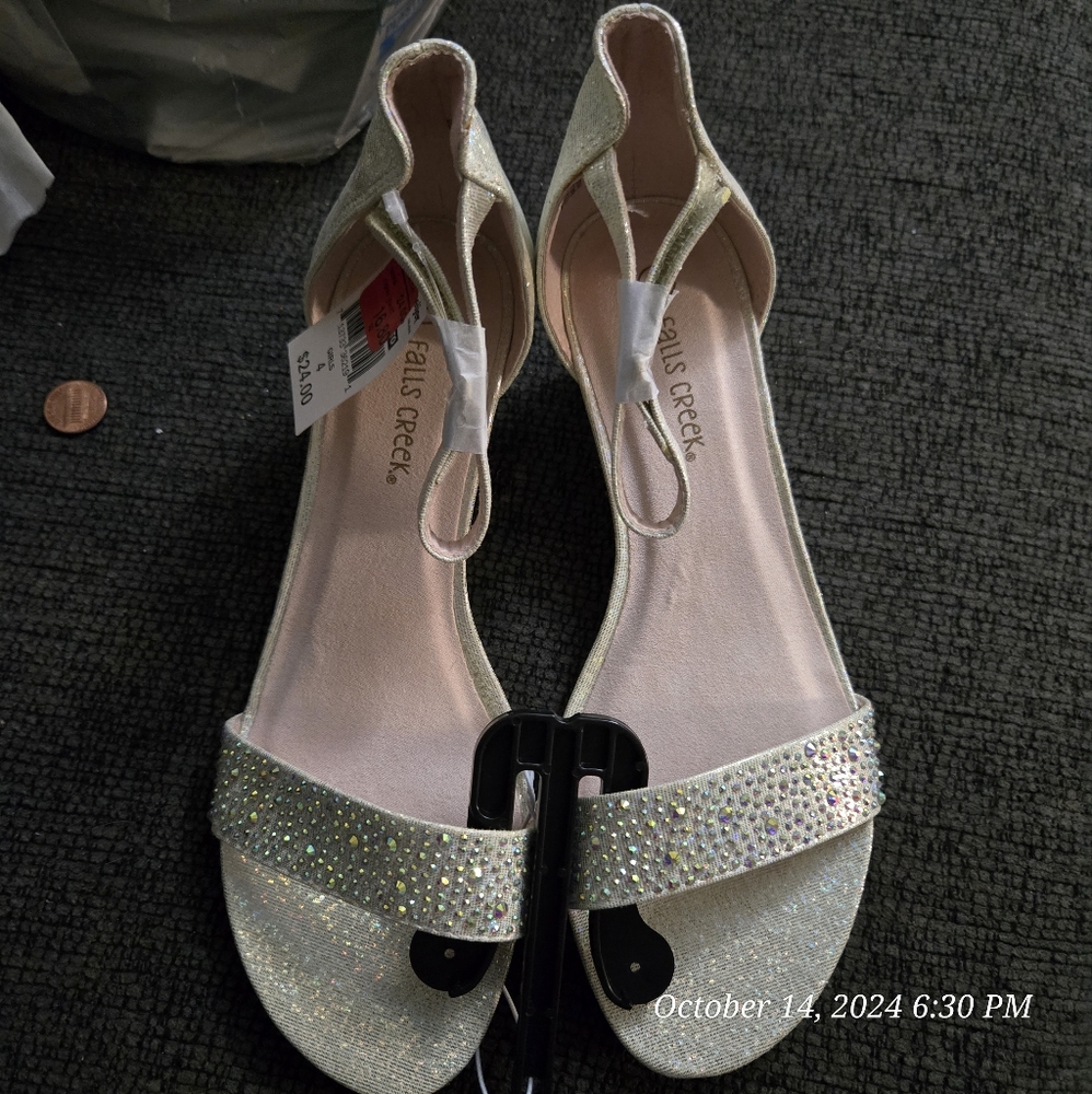 Heeled dress shoes